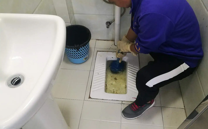 乌马河疏通蹲坑
