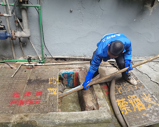 乌马河清掏化粪池