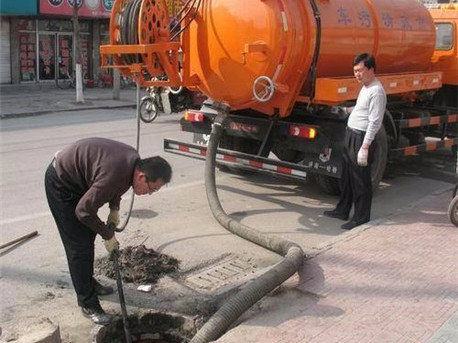 乌马河清掏化粪池，健康生活从这里开始